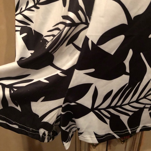 NWOT Black & White Short Romper Maui Satin Medium - Picture 4 of 12